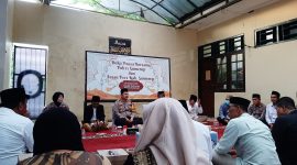 RAMADHAN: Suasana buka puasa bersama antara jajaran Polres Sumenep dengan insan pers (Mufti Che - Seputar Jatim)