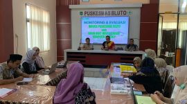 MONITORING : Kepala Brida Sumenep, Benny Irawan, saat melakukan moniv di Puskesmas Bluto (SandiGT - Seputar Jatim)