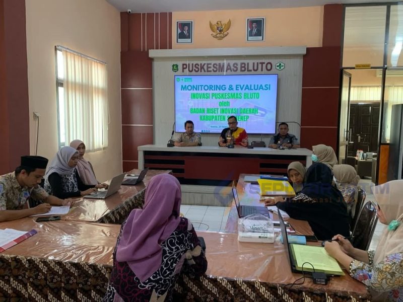 MONITORING : Kepala Brida Sumenep, Benny Irawan, saat melakukan moniv di Puskesmas Bluto (SandiGT - Seputar Jatim)