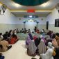 KHIDMAH: Jajaran Pengasuh Yayasan Pesantren Nurul Jadid dan panitia serta para santri berkumpul saat pembukaan Pondok Ramadhan 1446 H (SandiGT - Seputar Jatim)