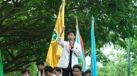 ORASI: Mahasiswa Universitas Bahaudin Mudhary Madura (UNIBA) saat melakukan aksi demontrasi di depan  gedung DPRD Sumenep (Doc. Seputar Jatim)