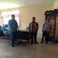 MENINJAU: Wakil Bupati Sumenep, Imam Hasyim, saat melakukan kunjungan ke Diskominfo (SandiGT - Seputar Jatim)