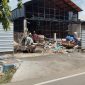 PINGGIR JALAN: Proses pembangunan mie gacoan di Sumenep (SandiGT - Seputar Jatim) 