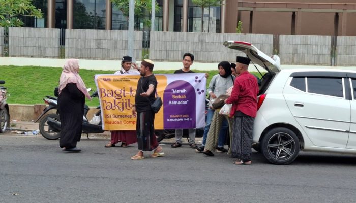 SMSI Sumenep Bersama Ar-Raudah Komputer Bagikan 300 Takjil di 4 Titik