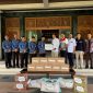 SEREMONIAL: SKK dan PHE WMO saat menyerahkan bantuan sembako kepada Bupati Bangkalan, untuk diberikan kepada nelayan (Doc. Seputar Jatim)