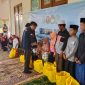 BERBAGI: CDK Sumenep saat memberikan santunan anak yatim (Doc. Seputar Jatim)