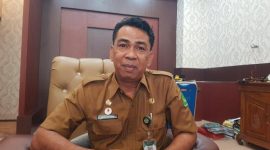 WIBAWA: Kepala DPMD Sumenep, Anwar Syahroni Yusuf, saat ditemui wartawan di ruang kerjanya (SandiGT - Seputar Jatim)