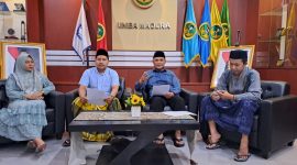 BERKUMPUL: Kepala Humas UNIBA Madura Ainurrofiqie, Warek I Budyi Suswanto, Dekan Fakultas Sains dan Teknologi Emon Rifa'i, dan Kepala BAUK Novi Wahyuningtias, saat konferensi pers (SandiGT - Seputar Jatim)
