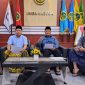 BERKUMPUL: Kepala Humas UNIBA Madura Ainurrofiqie, Warek I Budyi Suswanto, Dekan Fakultas Sains dan Teknologi Emon Rifa'i, dan Kepala BAUK Novi Wahyuningtias, saat konferensi pers (SandiGT - Seputar Jatim)