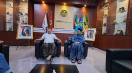 BERSARUNG: Kepala LPPM UNIBA Madura, Achmad Zuhri, Didampingi Warek I Budi Suswanto, Saat menemui jurnalis (SandiGT - Seputar Jatim)
