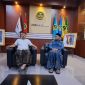 BERSARUNG: Kepala LPPM UNIBA Madura, Achmad Zuhri, Didampingi Warek I Budi Suswanto, Saat menemui jurnalis (SandiGT - Seputar Jatim)