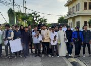 Diduga Sering Selingkuh, Mahasiswa Desak Kampus STKIP PGRI Sumenep Pecat Oknum Dosen Berinisial MKH Diduga Sering Selingkuh, Mahasiswa Desak Kampus STKIP PGRI Sumenep Pecat Oknum Dosen Berinisial MKH
