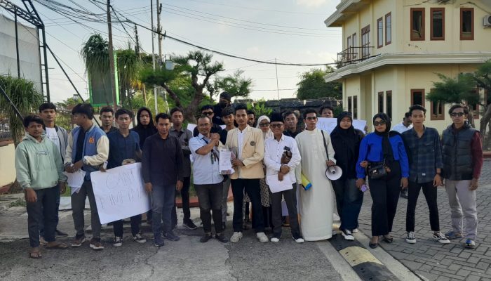 Diduga Sering Selingkuh, Mahasiswa Desak Kampus STKIP PGRI Sumenep Pecat Oknum Dosen Berinisial MKH