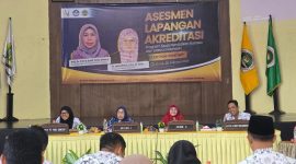 RAPAT: Prodi PBSI STKIP PGRI Sumenep saat melakukan asesmen lapangan akreditasi (SandiGT - Seputar Jatim)