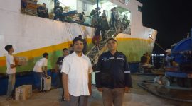 DIPANTAU: Suasana warga Kepulauan Sumenep saat pulang kampung melalui transportasi laut dari Program Mudik Gratis 2025 (Doc. Seputar Jatim)