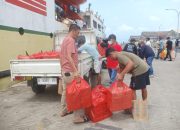 Ratusan Pemudik Asal Masalembu Dapat Bekal Nasi Kotak dari Bupati Sumenep di Pelabuhan Kalianget Ratusan Pemudik Asal Masalembu Dapat Bekal Nasi Kotak dari Bupati Sumenep di Pelabuhan Kalianget