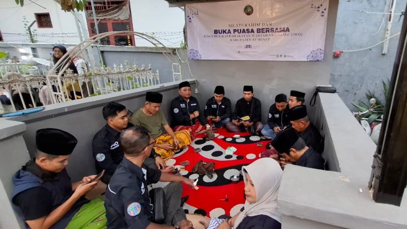 FOKUS: Pengurus Daerah IWO Kabupaten Sumenep menjelang buka luasa bersama (Mufti Che - Seputar Jatim)