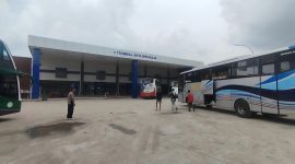 MENDUNG: Suasana sepi penumpang di terminal Arya Wiraraja Sumenep (SandiGT - Seputar Jatim)