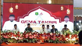 BERKUMANDANG: Wakil Bupati Sumenep, KH Imam Hasyim saat menghadiri acara gema takbir Hari Raya Idul Fitri 1446 H (SandiGT - Seputar Jatim)