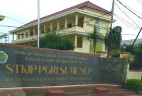 PINGGIR JALAN: Kampus STKIP PGRI Sumenep (Foto Istimewa)