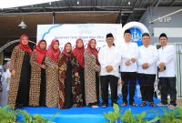 BERJAJAR: Foto bersama Kepala DKPP berserta staf usai menggelar halal bihalal (SandiGT - Seputar Jatim)