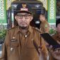 GAGAH: Bupati Sumenep, Achmad Fauzi Wongsojudo didampingi Wakil Bupati Sumenep Imam Hasyim, saat diwawancarai jurnalis usai menggelar halal bihalal di halam kantor setempat (SandiGT - Seputar Jatim)