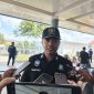 MENJELASKAN: Pengawas Satuan Pelayanan Terminal Arya Wiraraja Sumenep, Handoko Imam Hanafi, saat diwawancarai jurnalis (SandiGT - Seputar Jatim)