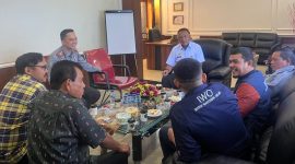 SANTAI: Pertemuan Ketua Umum IWO, Teuku Yudhistira beserta jajaran pengurus pusat, dengan Kakanwil Ditjenpas Sumatera Utara Yudi Suseno, berlangsung hangat (Doc. Seputar Jatim)