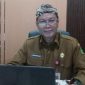 BERBLANGKON: Kepala DPMPTSP Sumenep, Abd. Rahman Riadi, saat diwawancarai di ruang kerjanya (SandiGT - Seputar Jatim)