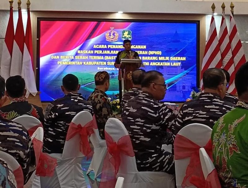 FOKUS: Bupati Sumenep, Achmad Fauzi Wongsojudo memberikan sambutan dalam agenda penandatanganan NPHD dan BAST aset tanah kepada TNI AL di Surabaya (Doc. Seputar Jatim) 