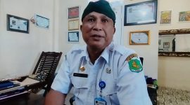 TEGAS: Kepala Disbudporapar Sumenep, Moh. Iksan, saat ditemui di ruangan kerjanya (SandiGT - Seputar Jatim)