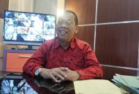 TERSENYUM : Kepala DKPP Sumenep, Chainur Rasyid saat ditemui di ruang kerjanya (SandiGT - Seputar Jatim)