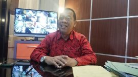 TERSENYUM : Kepala DKPP Sumenep, Chainur Rasyid saat ditemui di ruang kerjanya (SandiGT - Seputar Jatim)