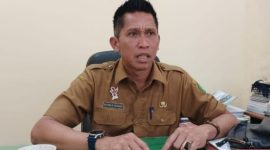 MENJELASKAN : Kabag Perekonomian dan SDA Setkab Sumenep, Dadang Dedy Iskandar saat ditemui di ruang kerjanya (sandiGT - Seputar Jatim)