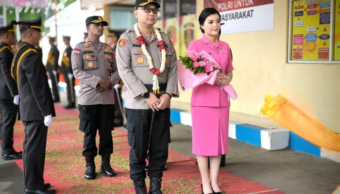 Tari Muang Sangkal Warnai Penyambutan Kapolres Sumenep yang Baru