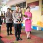 SAKRAL: Prosesi penyambutan Kapolres Sumenep yang baru, AKBP Rivanda, di pintu gerbang masuk Mapolres setempat (Doc. Seputar Jatim)