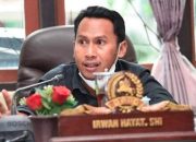 Minta Pemkab Tak Ambil Kebijakan Sepihak, DPRD Sumenep Harap PKL Liar Dapat Fasilitas Lebih Baik Minta Pemkab Tak Ambil Kebijakan Sepihak, DPRD Sumenep Harap PKL Liar Dapat Fasilitas Lebih Baik