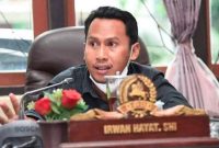 TEGAS: Wakil Ketua Komisi II DPRD Sumenep, Irwan Hayat, saat menggelar rapat di (Doc. Seputar Jatim)