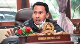 TEGAS: Wakil Ketua Komisi II DPRD Sumenep, Irwan Hayat, saat menggelar rapat di (Doc. Seputar Jatim)