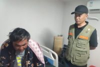 BAHAGIA: Kepala BPBD Sumenep Ach Laili, saat melakukan penjemputan kepada nelayan yang hilang (Doc. Seputar Jatim)