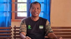 TEGAS: Asper Kepala BKPH Madura Timur, Rifa’i, saat menjelaskan soal hutan negara yang diserobot kegiatan galian c ilegal (SandGT - Seputar Jatim)