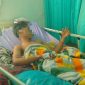 TAK SADAR: Korban kekerasan di Desa Kadur,  menjalani perawatan intensif di rumah sakit (Doc. Seputar Jatim)