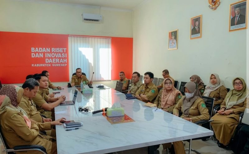 FOKUS: Badan Riset dan Inovasi Daerah (BRIDA) Kabupaten Sumenep, saat melakukan rapat evaluasi dan perencanaan kegiatan tahun anggaran 2025
(Foto Istimewa)