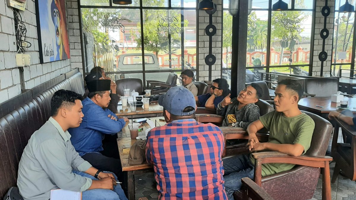 IWO SUMENEP: Rapat Agenda Lomba Baca Puisi dan Pidato Ala Bung Karno se-Madura (Mufti Che - Seputar Jatim)