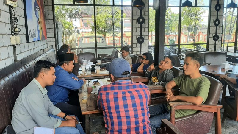 IWO SUMENEP: Rapat Agenda Lomba Baca Puisi dan Pidato Ala Bung Karno se-Madura (Mufti Che - Seputar Jatim)