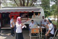 MEREKAM: Disdukcapil Sumenep saat melakukan program jemput bola (Jebol) di SMAN 1 Kalianget (SandiGT - Seputar Jatim)