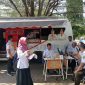 MEREKAM: Disdukcapil Sumenep saat melakukan program jemput bola (Jebol) di SMAN 1 Kalianget (SandiGT - Seputar Jatim)