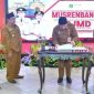 BERSINERGI: Wakil Bupati Sumenep, Imam Hasyim bersama Kepala Bappeda Sumenep, Arif Firmanto, saat melakukan penandatanganan bersama di Acara Musrenbang RPJMD 2025-2029 di Pendopo Agung Sumenep (Doc. Seputar Jatim)