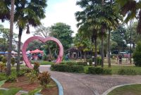 BERAKTIVITAS: Masyarakat Sumenep saat bersantai di Taman Tajamara (SandiGT - Seputar Jatim)