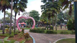 BERAKTIVITAS: Masyarakat Sumenep saat bersantai di Taman Tajamara (SandiGT - Seputar Jatim)